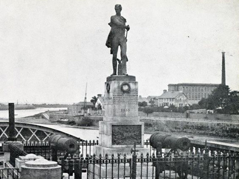 Statue. Click to enlarge.